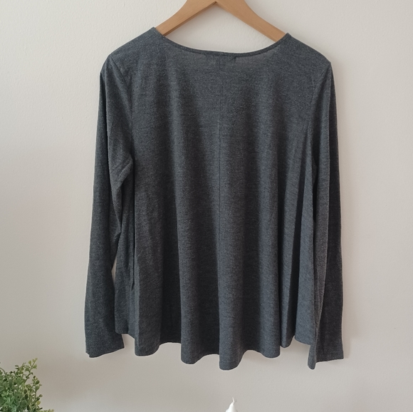FREE w/$30 Purchase; Forever 21 Gray Long Sleeve Swing Top - Picture 11 of 12